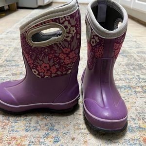Size 9 kid bogs